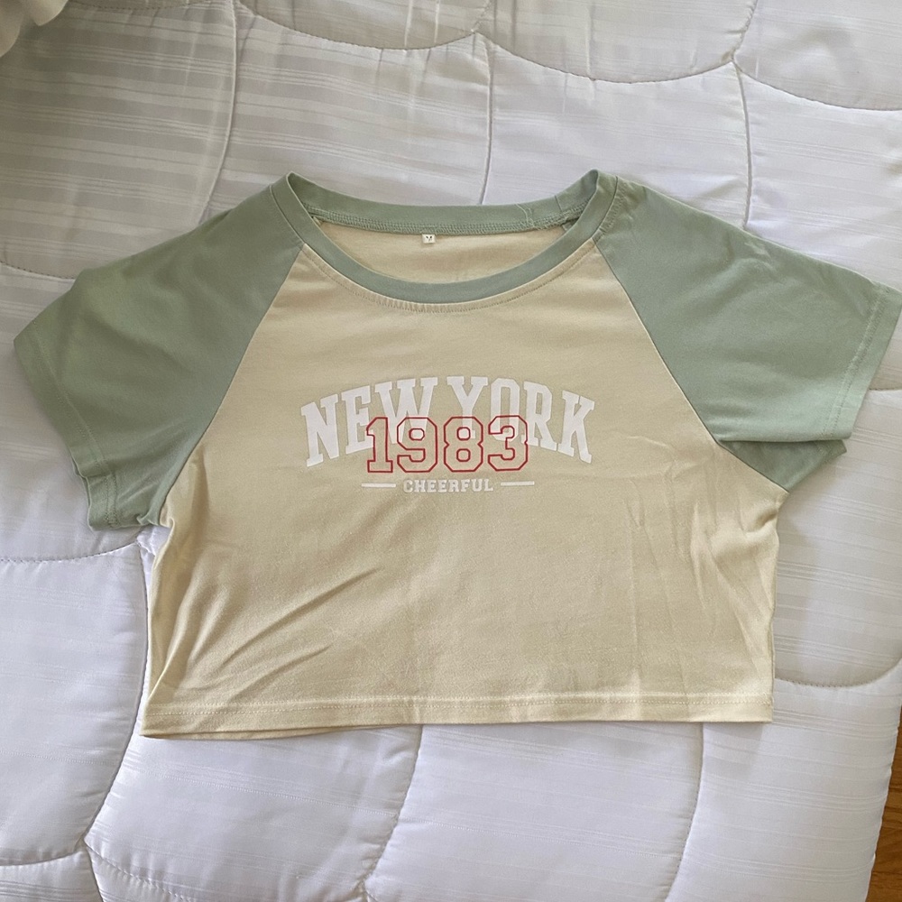 New York Cropped Baseball T Shirt Medium Women’s